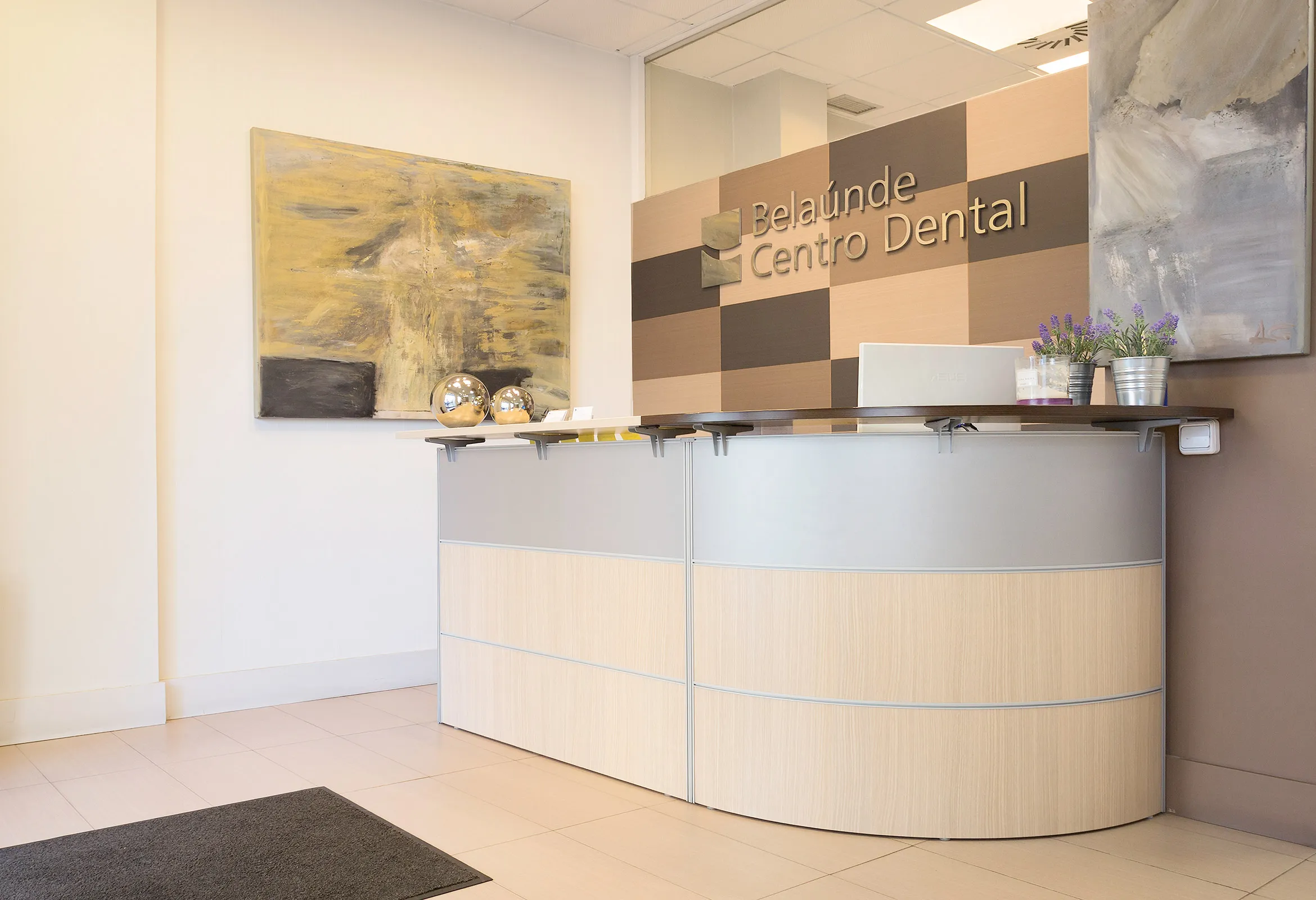 Entrada de la clínica Belaúnde Centro Dental